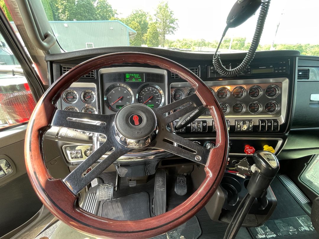 2009 KENWORTH W900L Heavy Hauler - Image 25